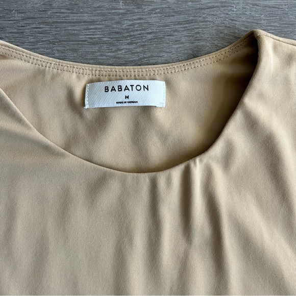 Women’s Aritzia Babaton crew neck short sleeve Tan Bodysuit size M - Picture 2 of 6